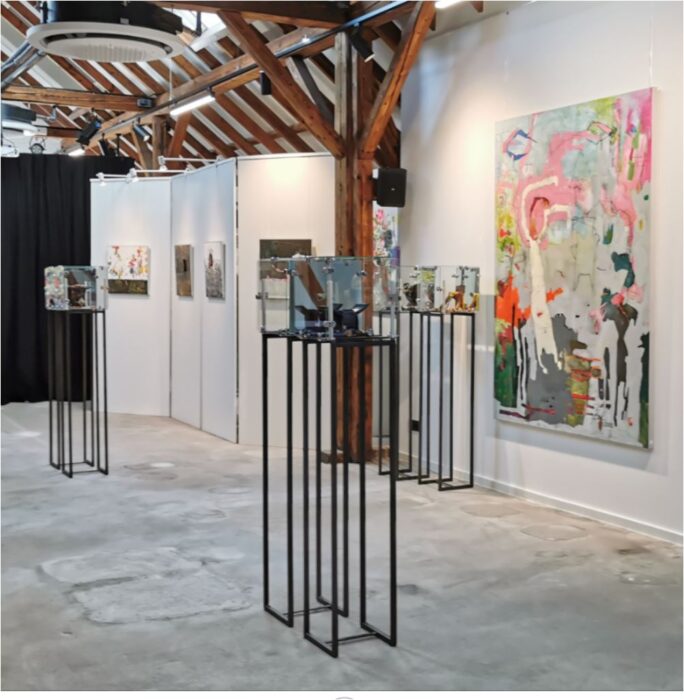 Schmuck & Malerei bei der Ausstellung Übergänge